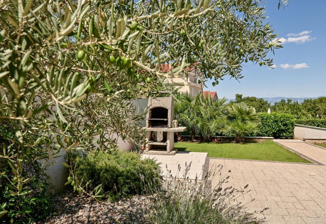 Apartments Iskra Малинска Экстерьер фото
